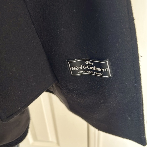 Short car coat with the real fox hood trimming - Picture 2 of 4